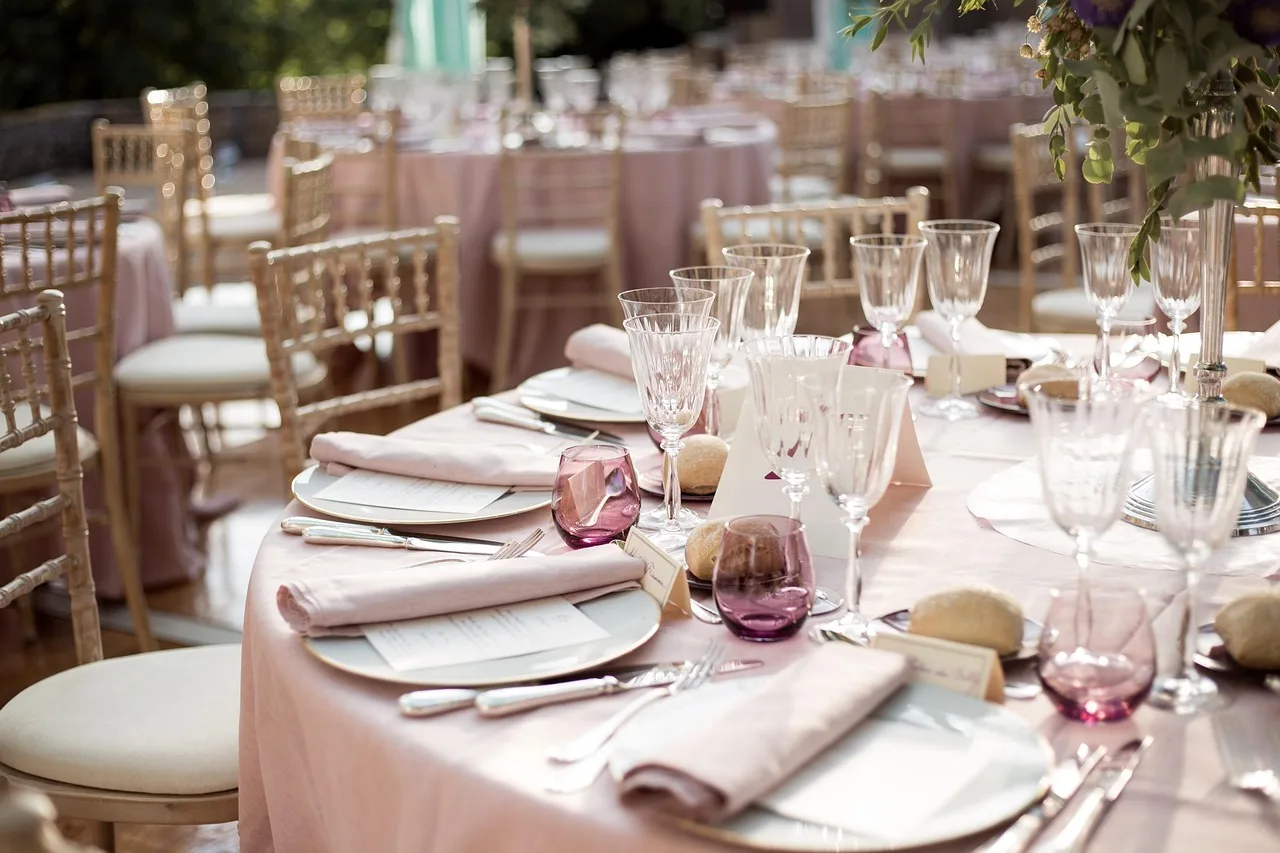 Hochzeitsdinner – festlich gedeckte Tafel für die Hochzeitsfeier in Rendsburg